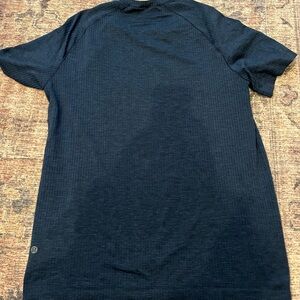 Men's lululemon metal vent tech short sleeve shirt size medium